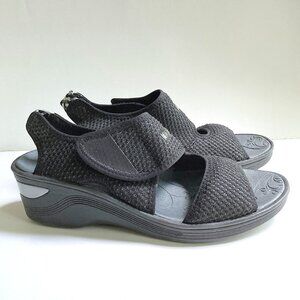 BZEES Debut Wedge Heel Sandal Women's size 8.5 Black / Silver